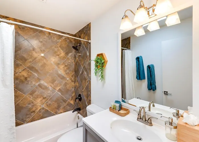 1 Mi To Old Town! Snowbird Escape W/ Pool Access Scottsdale