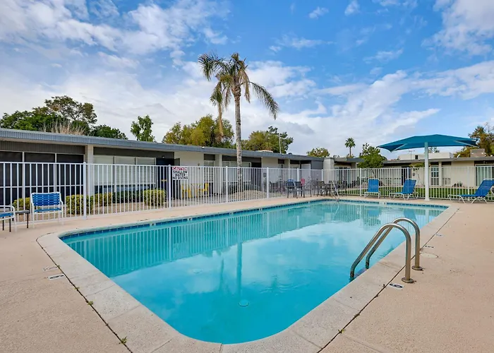 1 Mi To Old Town! Snowbird Escape W/ Pool Access Holiday home Scottsdale